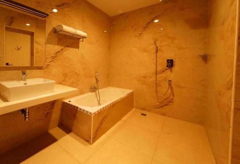 酒店 Tsr Vivitha Grand