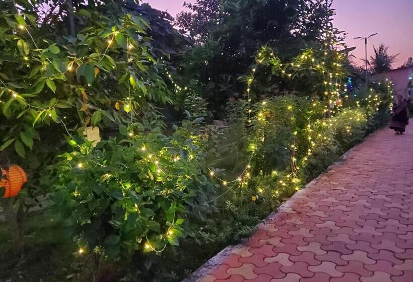 בית מלון כפרי Vishranti Farms Badlapur