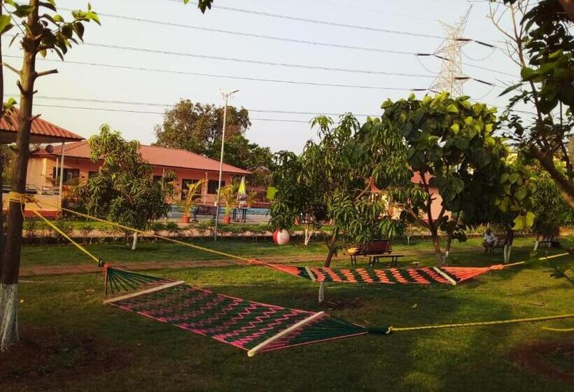 בית מלון כפרי Vishranti Farms Badlapur