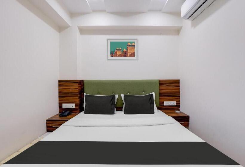 호텔 O Ashirvad Inn