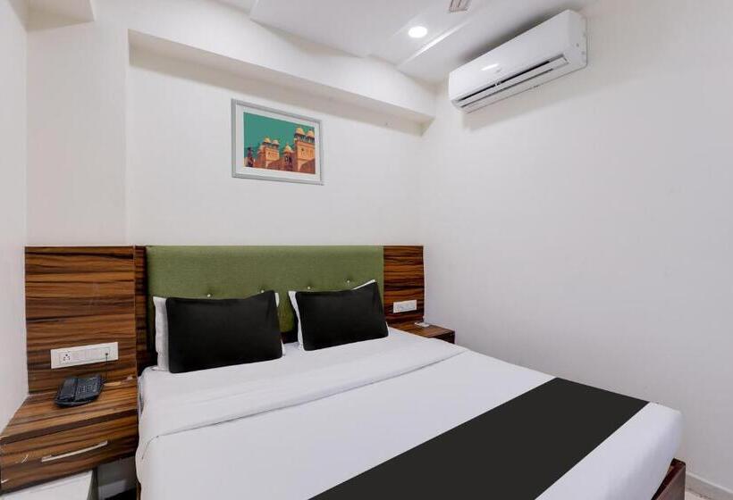 호텔 O Ashirvad Inn