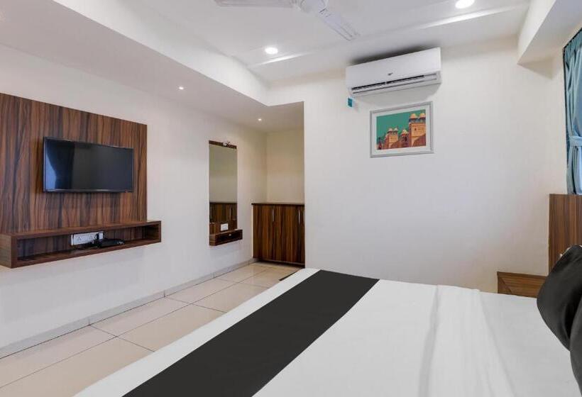 호텔 O Ashirvad Inn