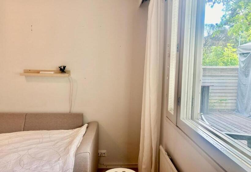 פנסיון A Sofabed For Overnight Sleep Near Metro, Free Street Parking