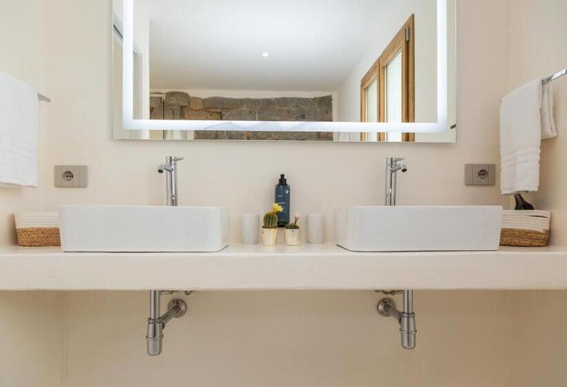 פנסיון Ausèntu Guest House