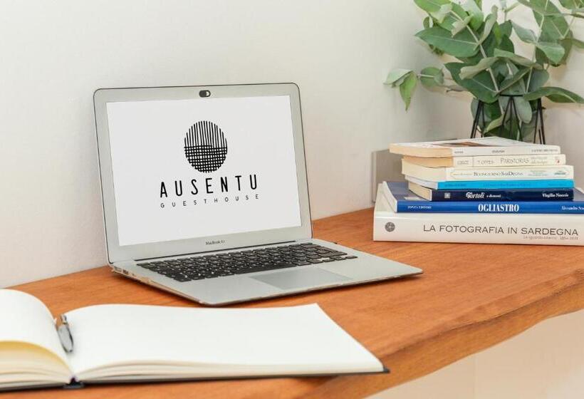 פנסיון Ausèntu Guest House