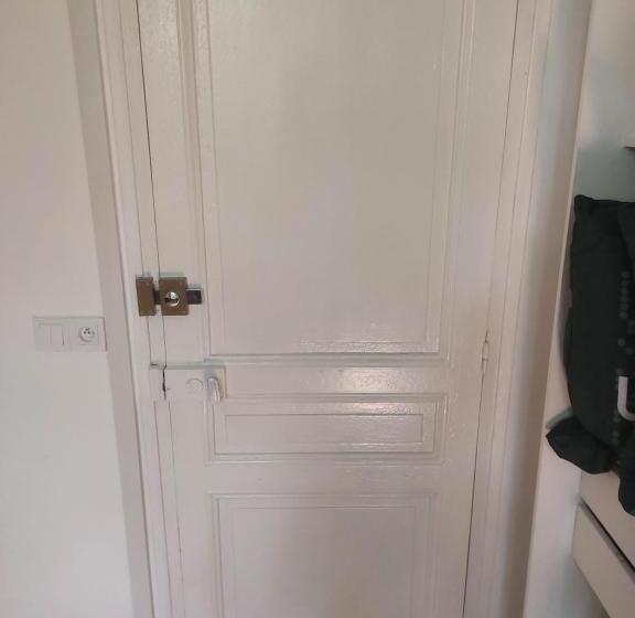 Пансион Chambre Avec 1 Lits Et 1 Canapé Convertible, Salle De Bain Et Cuisine Communes