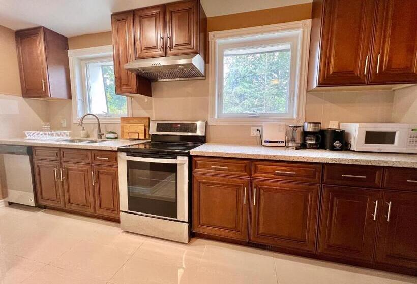 بنسيون Cozy Home Near Hillcrest Mall In Central Richmond Hill