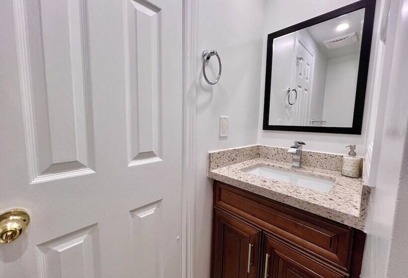 بنسيون Cozy Home Near Hillcrest Mall In Central Richmond Hill