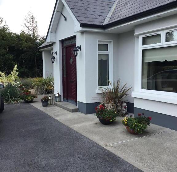 بنسيون Glenfarne House