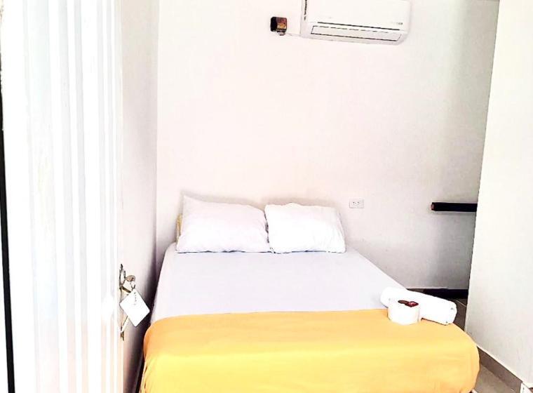 פנסיון Hostal Mi Casita