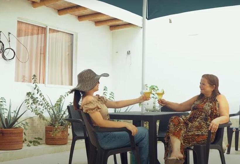 פנסיון Hostal Mi Casita