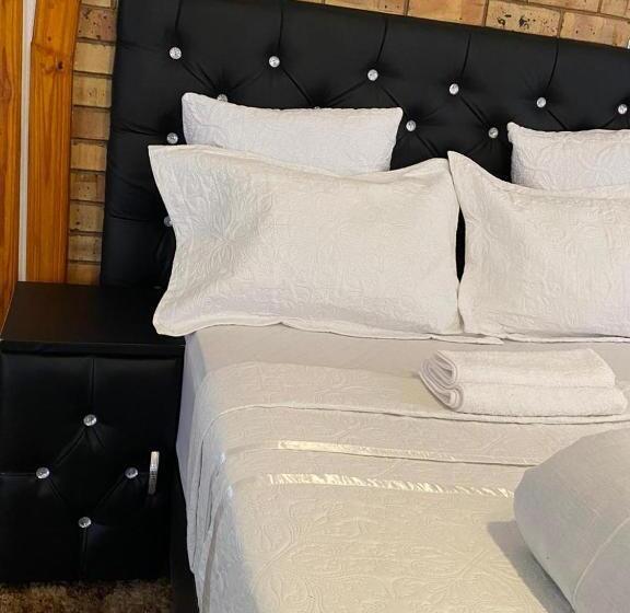 ペンション Kiara Luxury Accommodation