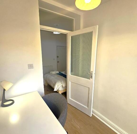 膳宿费 Luxurious Guesthouse Accommodation For Professionals And Students Near Cardiff City Centre