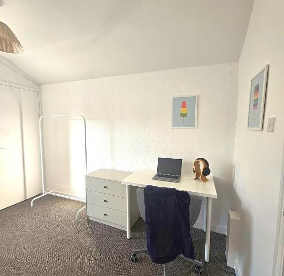 膳宿费 Luxurious Guesthouse Accommodation For Professionals And Students Near Cardiff City Centre