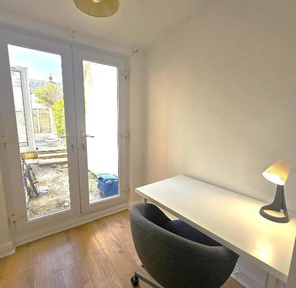 膳宿费 Luxurious Guesthouse Accommodation For Professionals And Students Near Cardiff City Centre