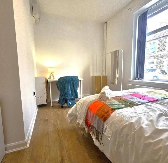 膳宿费 Luxurious Guesthouse Accommodation For Professionals And Students Near Cardiff City Centre