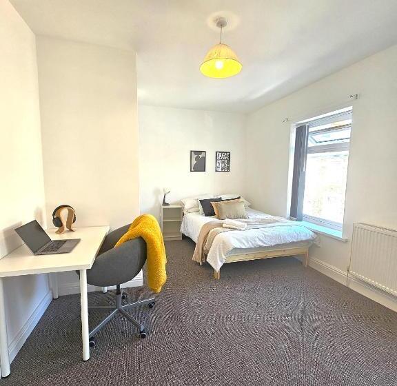 膳宿费 Luxurious Guesthouse Accommodation For Professionals And Students Near Cardiff City Centre