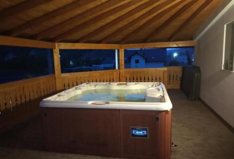 펜션 Popasul Din Vale