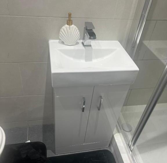 بنسيون Spacious Self Contained Studio