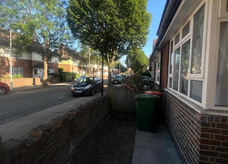 بنسيون Spacious Self Contained Studio