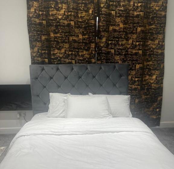 بنسيون Spacious Self Contained Studio