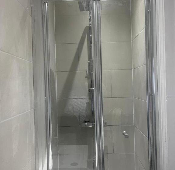 بنسيون Spacious Self Contained Studio