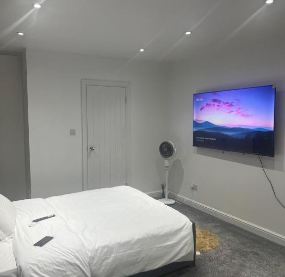 بنسيون Spacious Self Contained Studio