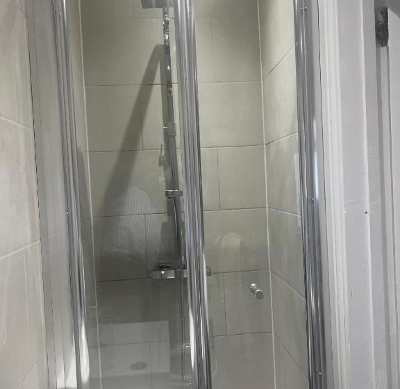 بنسيون Spacious Self Contained Studio