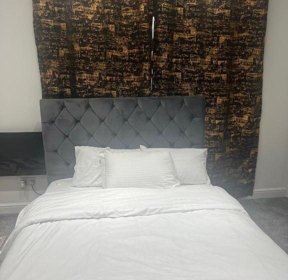 بنسيون Spacious Self Contained Studio