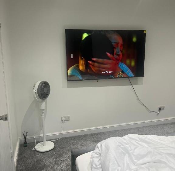 بنسيون Spacious Self Contained Studio