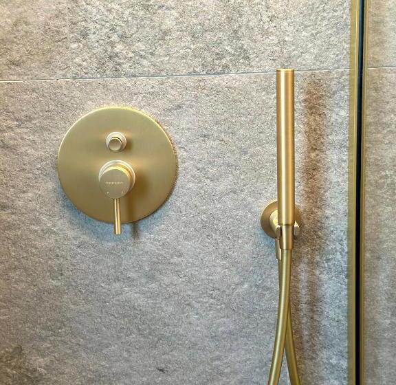 بنسيون The Crissolo Lodge