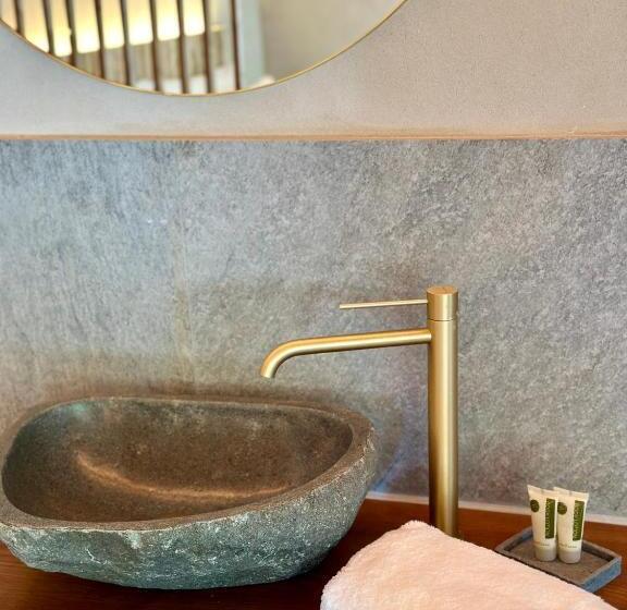 بنسيون The Crissolo Lodge