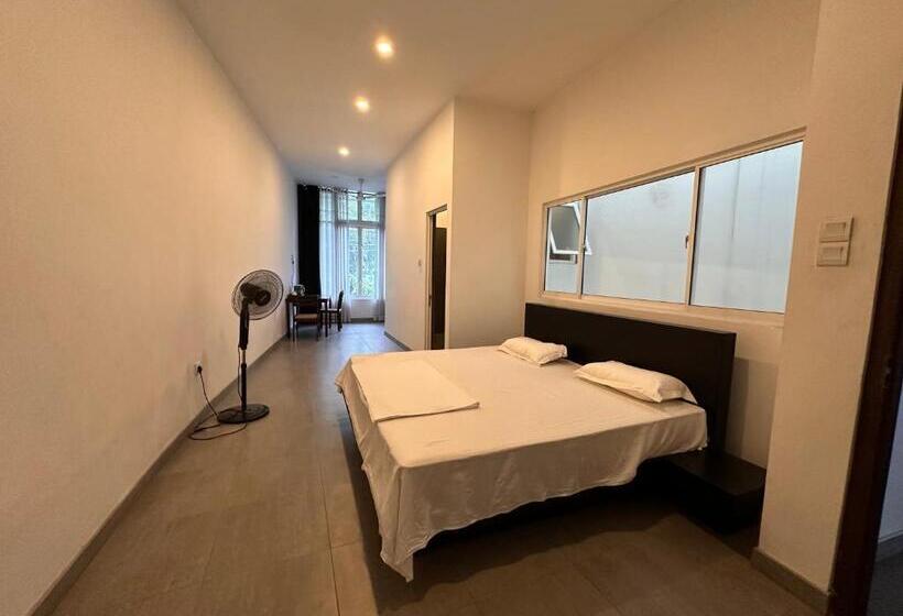 ペンション Varsity Villa