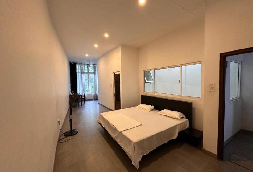 ペンション Varsity Villa