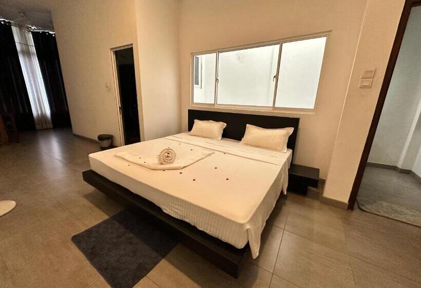 ペンション Varsity Villa