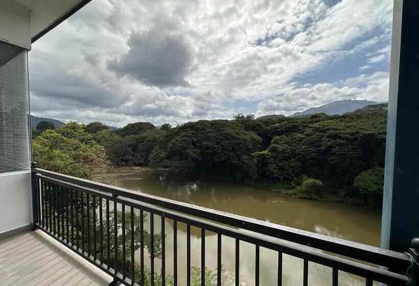 ペンション Varsity Villa