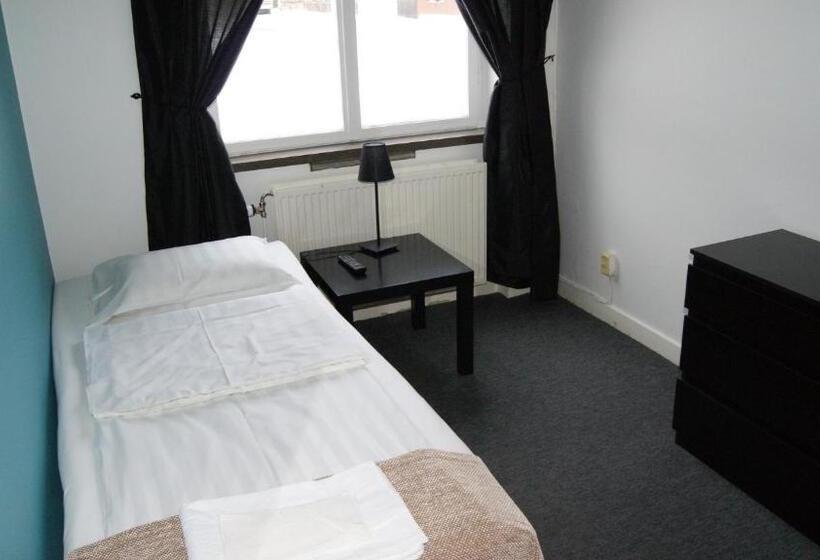 Vandrarhem 11 Rum & Kök