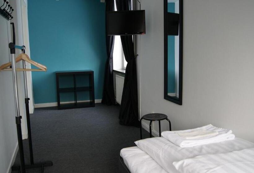 Vandrarhem 11 Rum & Kök