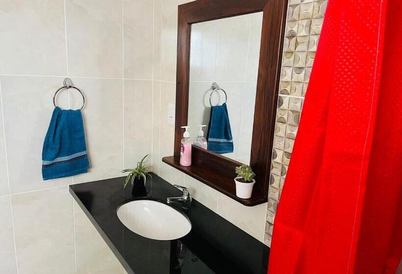 هاستل Rileys Home