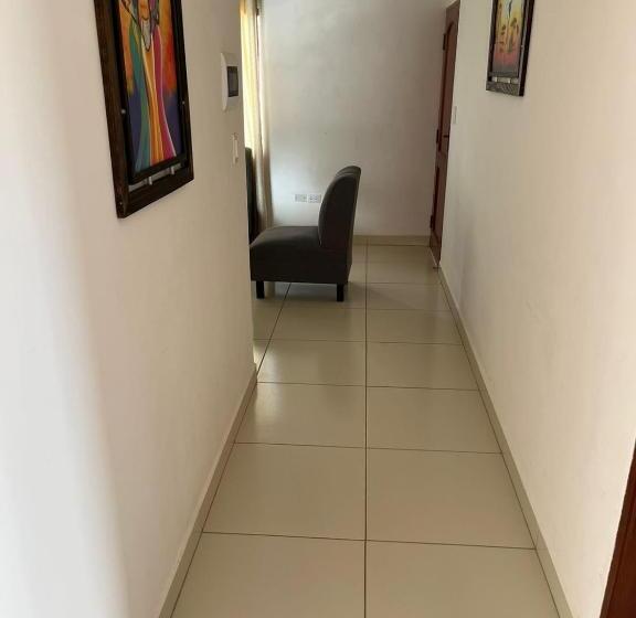 هاستل Rileys Home