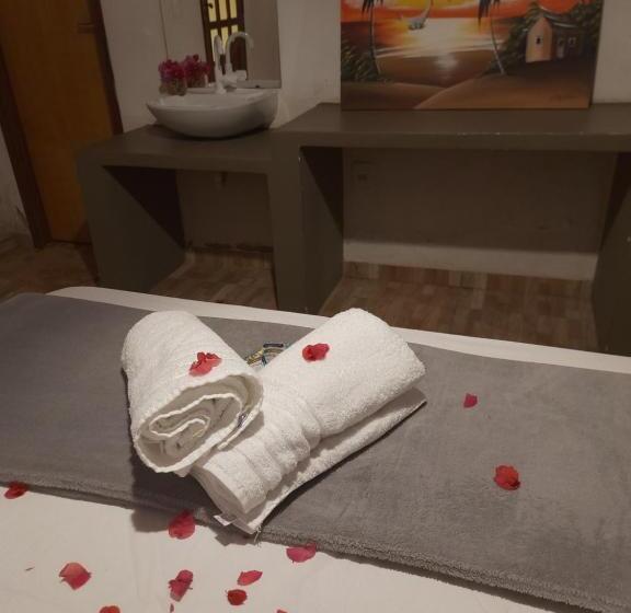 فندق صغير The Jungle, Village & Beach