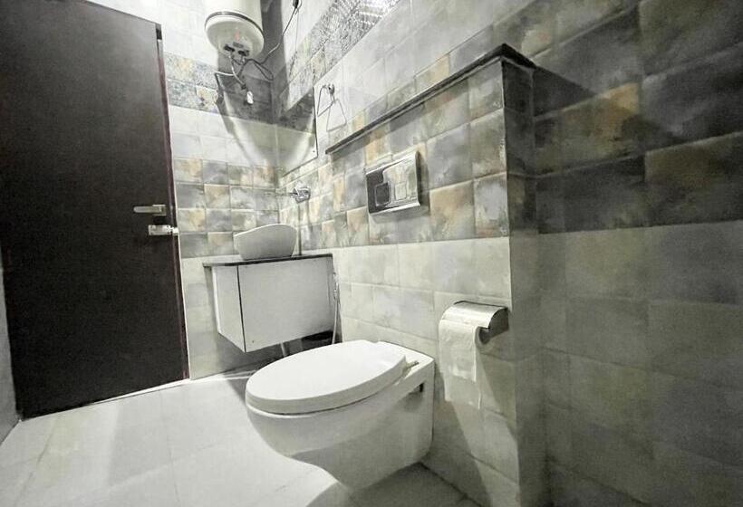 Bagga Kuteer ! Haridwar होटल बग्गा कुटीर ஹோட்டல் பக்கா குடிசை Fully Air Conditioned Hotel, Lift Wifi