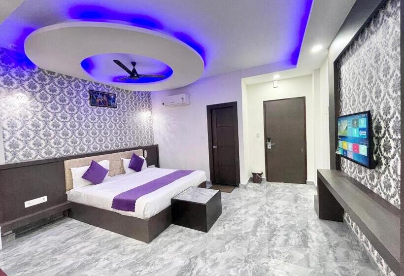 Bagga Kuteer ! Haridwar होटल बग्गा कुटीर ஹோட்டல் பக்கா குடிசை Fully Air Conditioned Hotel, Lift Wifi