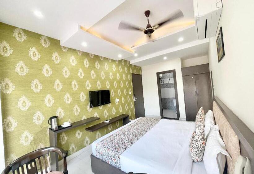 Bagga Kuteer ! Haridwar होटल बग्गा कुटीर ஹோட்டல் பக்கா குடிசை Fully Air Conditioned Hotel, Lift Wifi