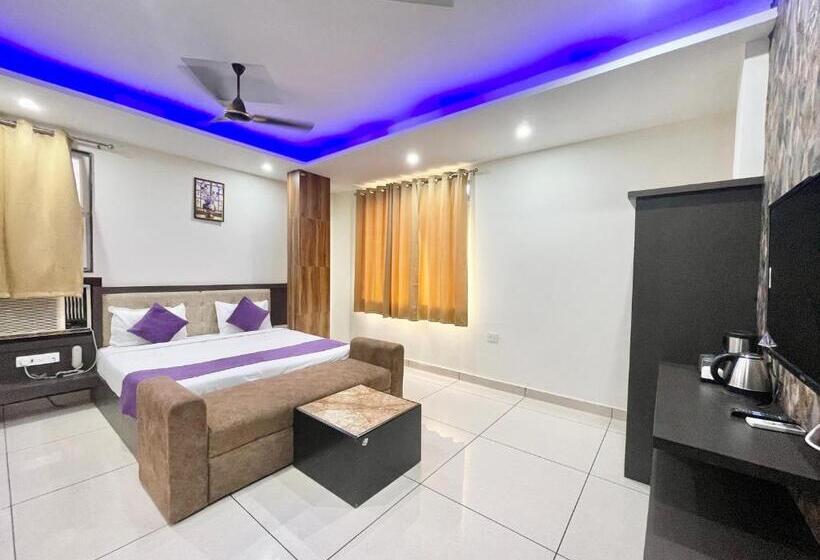 Bagga Kuteer ! Haridwar होटल बग्गा कुटीर ஹோட்டல் பக்கா குடிசை Fully Air Conditioned Hotel, Lift Wifi