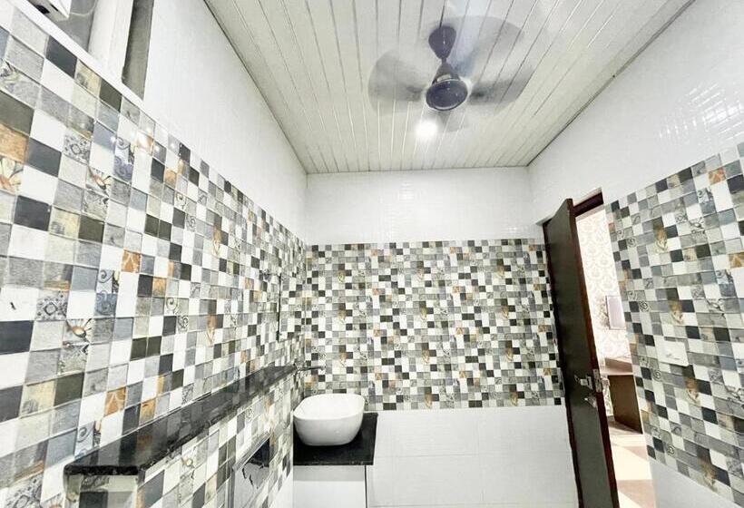 Bagga Kuteer ! Haridwar होटल बग्गा कुटीर ஹோட்டல் பக்கா குடிசை Fully Air Conditioned Hotel, Lift Wifi