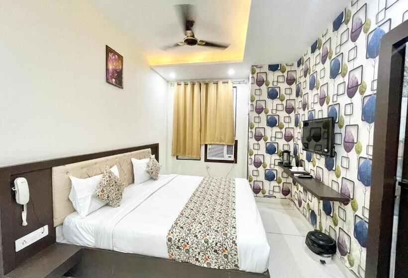 Bagga Kuteer ! Haridwar होटल बग्गा कुटीर ஹோட்டல் பக்கா குடிசை Fully Air Conditioned Hotel, Lift Wifi