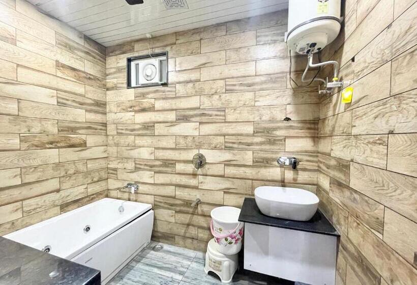 Bagga Kuteer ! Haridwar होटल बग्गा कुटीर ஹோட்டல் பக்கா குடிசை Fully Air Conditioned Hotel, Lift Wifi