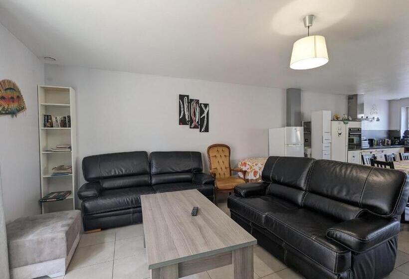 ベッドアンドブレックファースト Chambre étoile Brune Avec Salle D Eau Privative Et Petit Déjeuner Inclus, Neuvy Saint Sépulchre   Fr