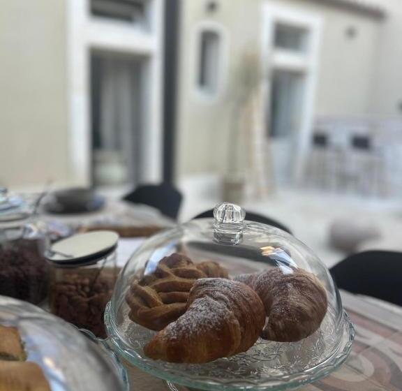 تختخواب و صبحانه Notus Rooms